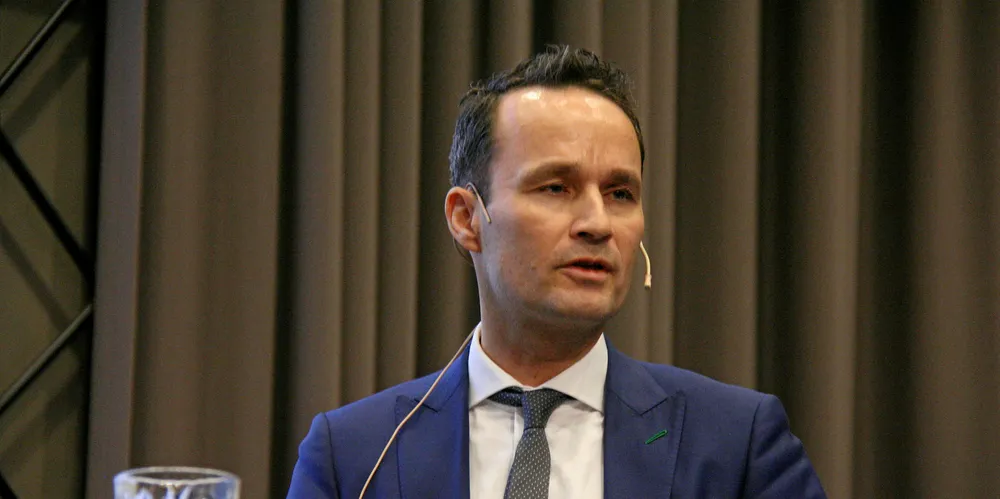 Advokat Grunde Bruland i Wikborg Rein Advokatfirma under AqKva-konferansen.