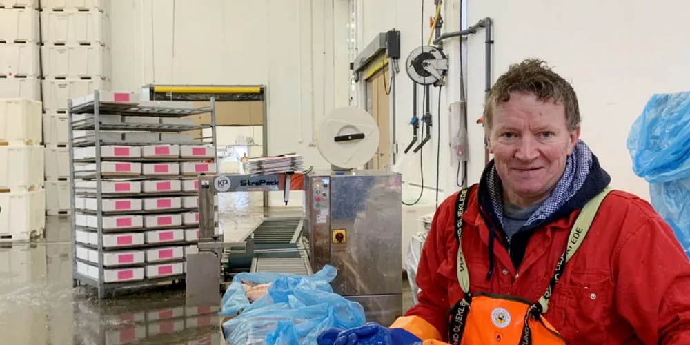 TRAVELT: Dagene er kjempetravle, men Terje Andresen (57) er godt fornøyd med jobben i Lofoten.