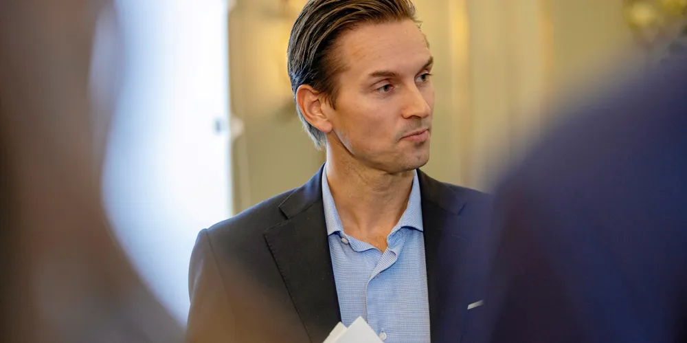 Alexander Aukner er analysesjef i DNB Markets, og dekker sjømatsektoren. Han bemerker at bøter ofte kan bli lavere dersom selskapene er behjelpelige med å gi informasjon.
