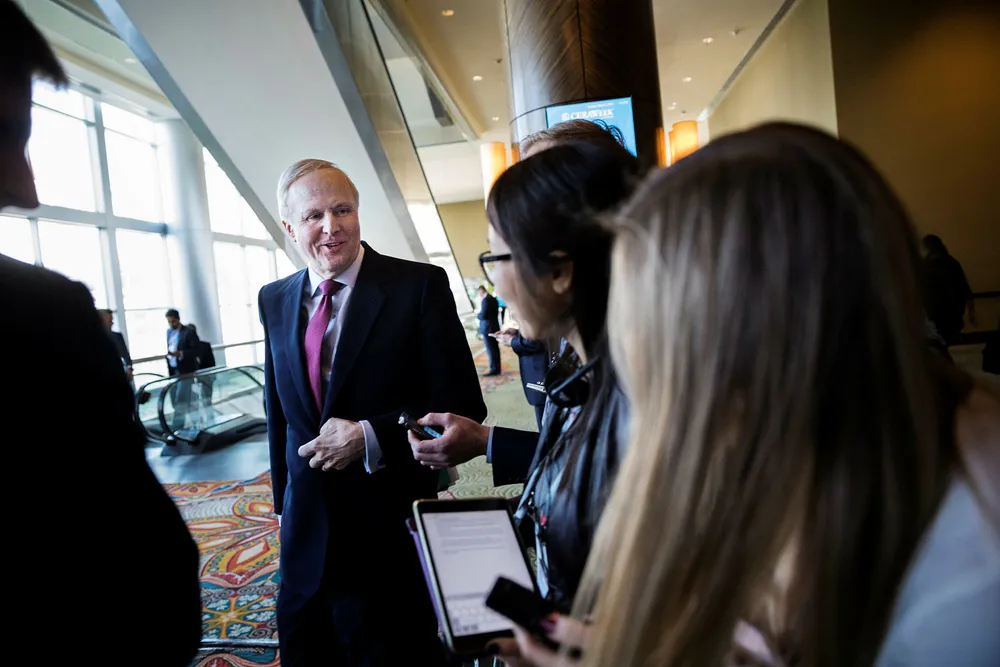 BPs konsernsjef Bob Dudley var innom oljekonferansen Ceraweek i Houston denne uken. Han roser samarbeidet med Kjell Inge Røkke-kontrollerte Aker og vil ta samarbeidet til flere kontinenter. Foto: Per Thrana
