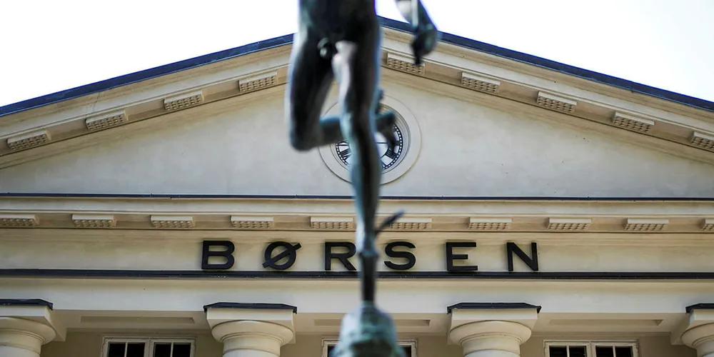 NED: Så langt i år er sjømatindeksen ned 11,8 prosent, mens hovedindeksen er ned 6,6 prosent.