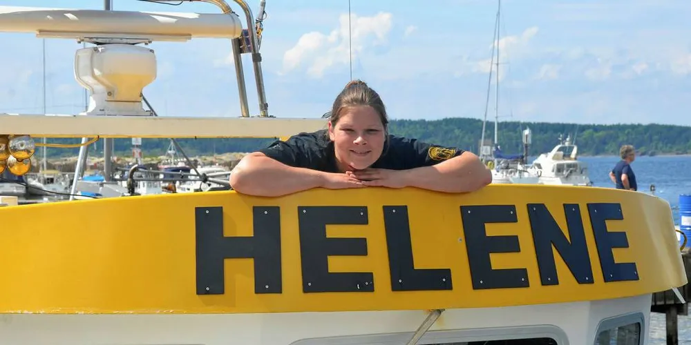 ÅLEGLAD: – Det finnes absolutt ål. Overalt. Den har liksom ingen begrensninger, sier fisker Helene Kristoffersen.