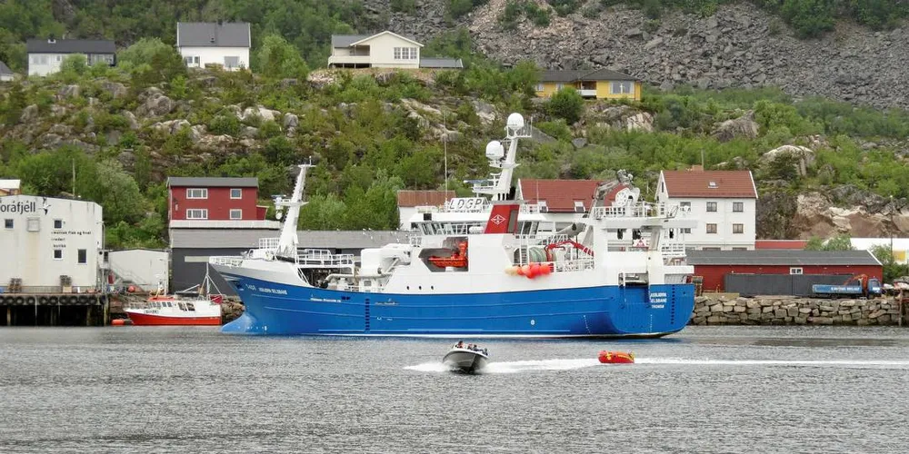 STOPPES IKKE: Leppefiskfisker Vegard Aanensen kan rolig fortsette leppefiskfisket med «Mersey» i Mandal.