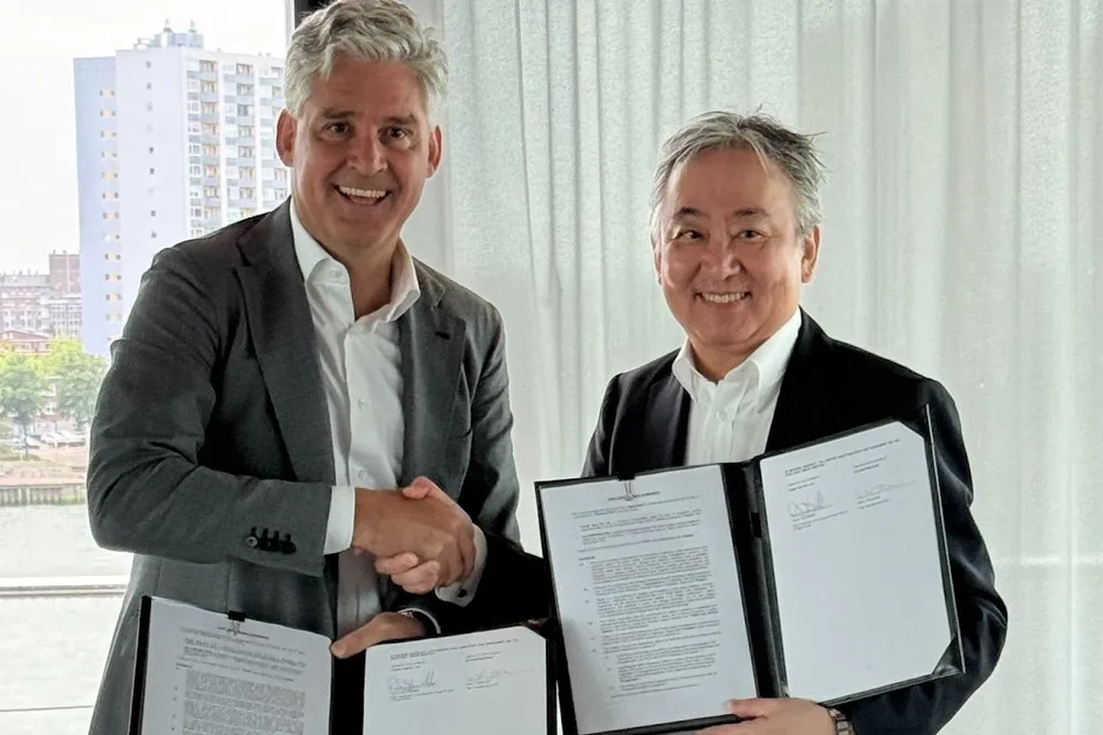 Dick Richelle chairman of Vopak's CEO, and Hiroshi Ide, CEO of IHI