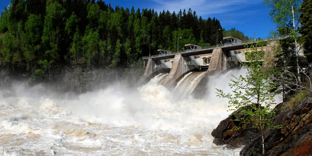 Inntektene fra konsesjonskraften falt med 400 millioner kroner i 2020 fra året før. Illustrasjonsfoto: Hafslund Eco Vannkrafts anlegg ved Kykkelsrud i Askim.