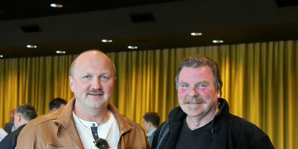UENIG: Jostein Fredriksen (tv) og Holger Pedersen er gode fiskerkolleger fra Lofoten - men når det gjelder sjarkstruktur er de helt uenig.Foto: Jon Eirik Olsen