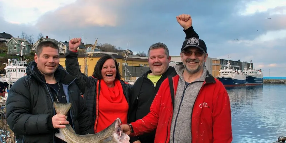 Fra venstre: Rune Sand skipper MS Fortuna, Rita Karlsen fiskekjøper Brødrene Karlsen AS, Tommy Larsen skipper på MS Husøysund, Frank Andreassen skipper på MS Polarhav. Foto: Rita Karlsen.