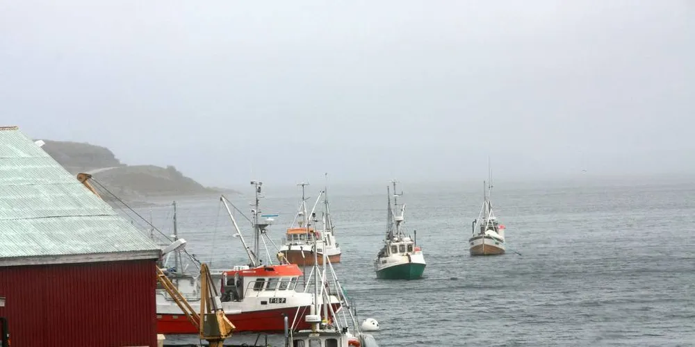 TRYGG HVERDAG: I dag er det slik at det er påbudt for fiskere som driver med kyst- eller havfiske å utstyre seg med nødpeilesender. I forbindelser med to forlis forrige uke, oppfordret Hovedredningssentralen i Nord-Norge til å bruke nødpeilesender. Illustrasjonsfoto: Terje Jensen