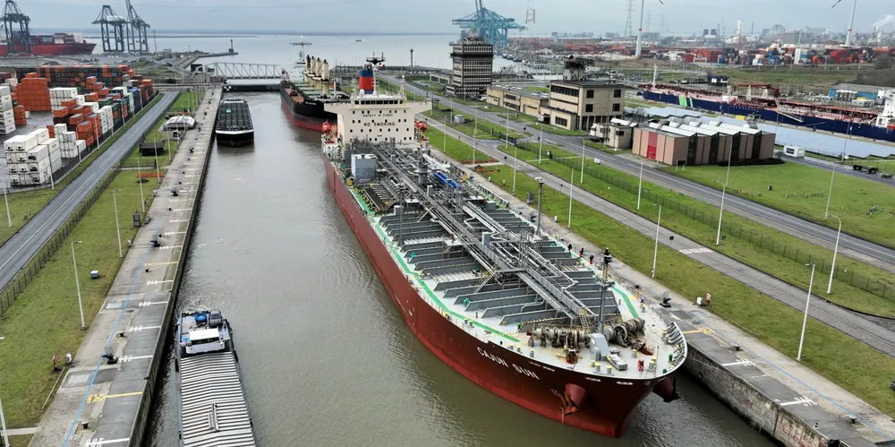 Mitsui OSK Lines’ 51,457-dwt methanol carrier Cajun Sun (built 2016) arrives in Antwerp after a net zero trip from the US.