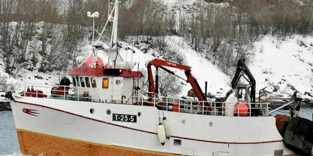 Willy Børge Pedersen eier den 17 meter store «Jarlen» fra Skjervøy, som han i en årrekke har drevet reketrålingen med på fjordene i Nord-Troms. Han har sett rekefelt tømmes og ta seg opp igjen, og mener medikamenter brukt i oppdrett er den største trusselen mot lokale rekefelter i dag.