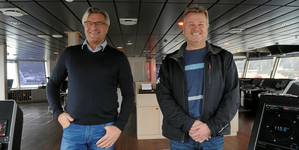 Kapteinene Tommy Steffensen (t.v.) og Aron Håpoldøy på «Dr Fridtjof Nansen».