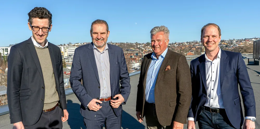 De danner selskap sammen (fra venstre): Partner Jan Helland Eide i HitecVision, konsernsjef Ståle Gjersvold i TrønderEnergi, styreleder Odd Inge Mjøen i TrønderEnergi og seniorpartner Jon Vatnaland i HitecVision.