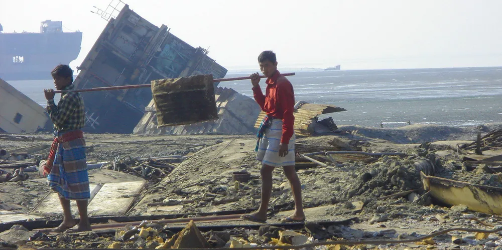 Human Rights Watch and the NGO Shipbreaking Platform claim many yards are still not providing workers with protective equipment.