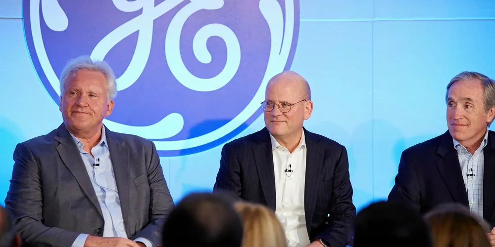 GE CEO John Flannery, pictured centre, said the quarter had been "very challenging"