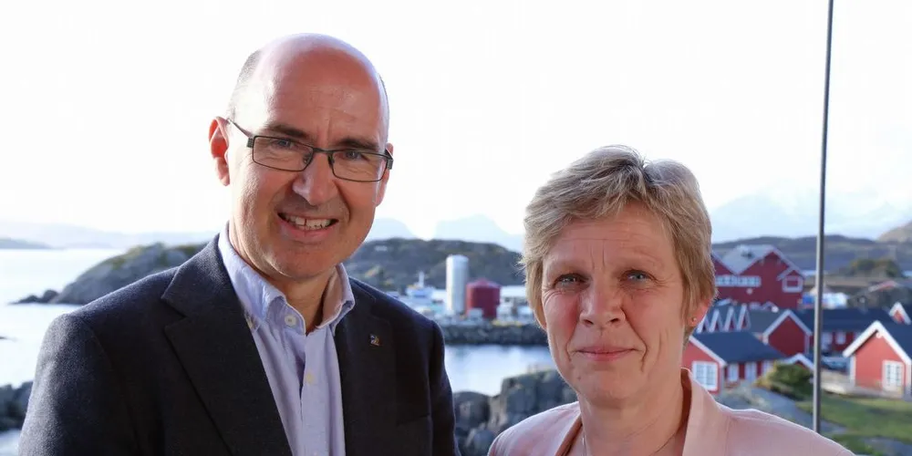 Mens Svein Ove Haugland i Råfisklaget ser for seg at nye landingssystemer kan gi en enklere hverdag for fiskerne, så er Liv Holmefjord i Fiskeridirektoratet fortsatt skeptisk til troverdigheten i de nye systemene. Foto: Jon Eirik Olsen