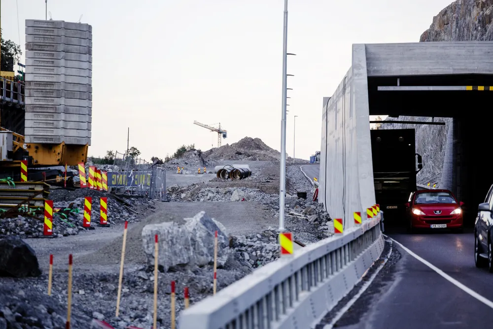 Det ser ut til at bedre veier kun fører til økt befolkning i mindre kommuner som knyttes sammen med en større kommune, skriver Morten Welde.