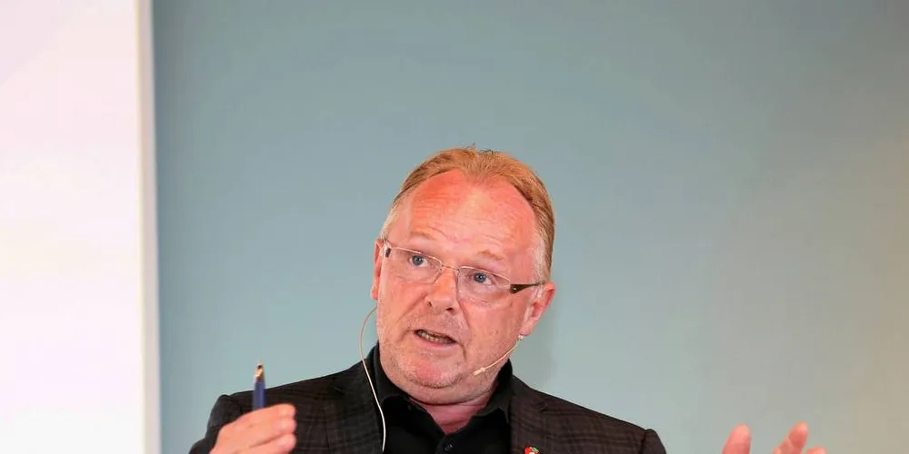 FOLKEMØTE: Fiskeriminister Per Sandberg inviterer til folkemøte om nytt kvotesystem i Mandal i dag. Her fra folkemøtet i Svolvær i juni.Arkivfoto: Jon Eirik Olsen
