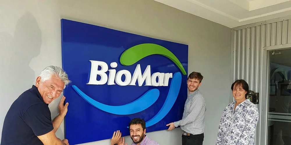 From left to right: Danny Velez, general manager of Alimentsa; Andres Rivadulla, finance director; John Tinsley, technical director of BioMar Central America; und Laurence Maussaut, R&D manager.