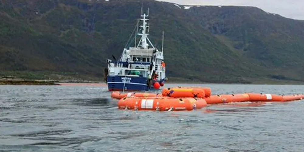 ØVELSE: Fartøyene i den kystnær beredskapen er kvalitetssikret som velegnet til formålet, og har et trenet mannskap – lært opp av Kystverket. Fartøyene deltar på øvelse tre dager per år, og får en beredskapsgodtgjørelse og betaling for øvelsene.