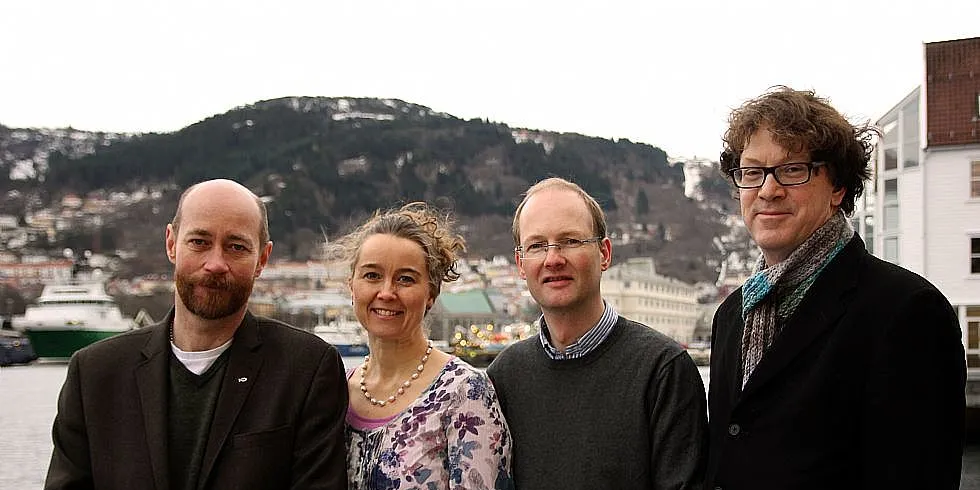 Prosjektledelsen består av (f.v) Livar Frøyland og Ingvild Eide Graff fra NIFES, Gunnar Mellgren fra Klinisk Institutt 2 ved UiB og Kjell Morten Stormark ved RKBU Vest Uni-helse/UiB.