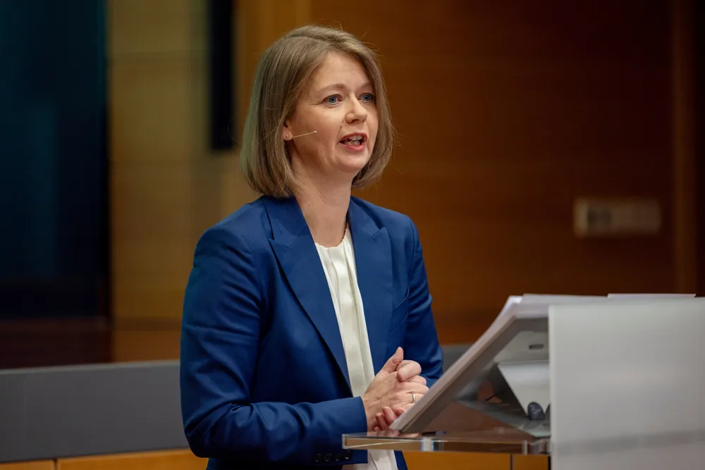 Det kan være lurt av Norges Bank og sentralbanksjef Ida Wolden Bache å ta en fot i bakken nå i desember, mener kronikkforfatteren.