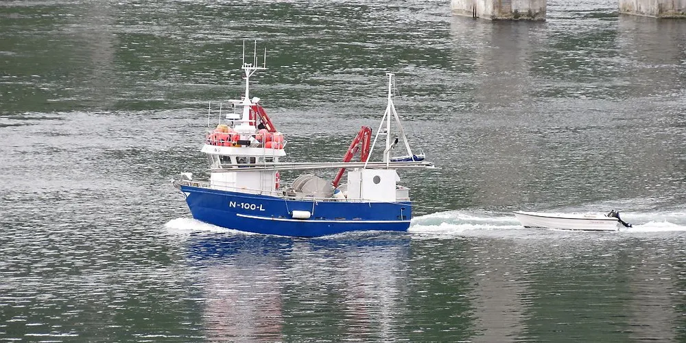 HJEMTUR: ”Lovundværing” ga opp makrellefisket i nord i begynnelsen av juli. Til da hadde de to om bord bare bokført en eneste makrellfangst. Foto: Jon Eirik Olsen