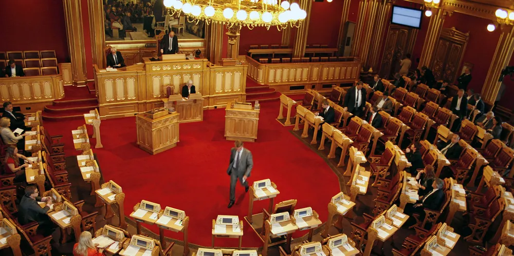 Med en saksbehandling på et drøyt døgn bestemte Stortinget at alle gitte vindkraftkonsesjoner skal gjennomgås for å se om det er gjort feil.