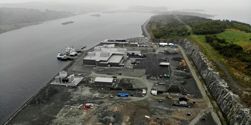 Lerøy Seafood Group har de siste årene gjort store investeringer på flere områder. Her Lerøy Midts nye fabrikk på Jøsnøya i Hitra kommune som kostet rundt 700 millioner kroner og ble tatt i bruk i fjor.