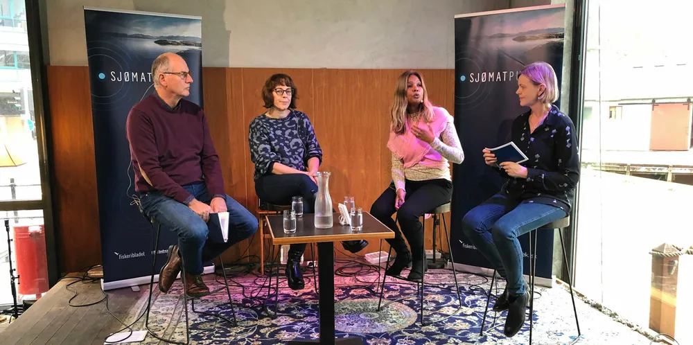 Lars Ove Stenevik (t.v.), Monica Langeland og Kathleen Offmann snakket om kvinner i sjømatnæringen. Trekløveret ble intervjuet av debattleder Kjersti Sandvik.