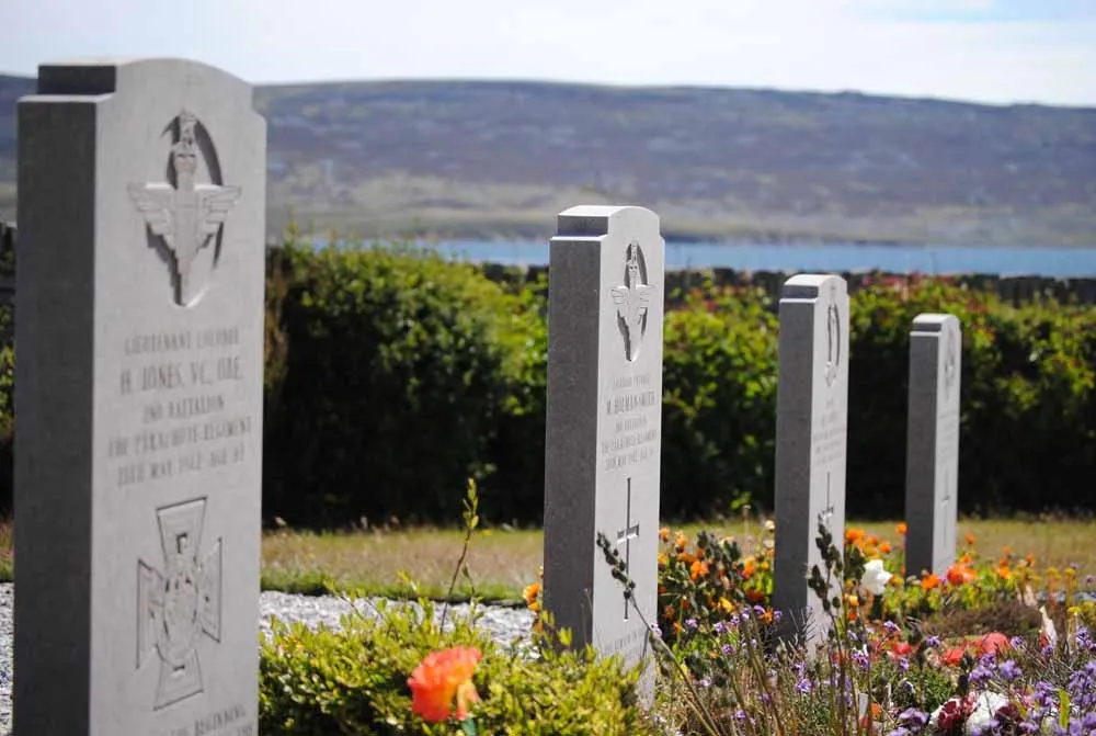 In memoriam: Lieutenant-Colonel H Jones' grave