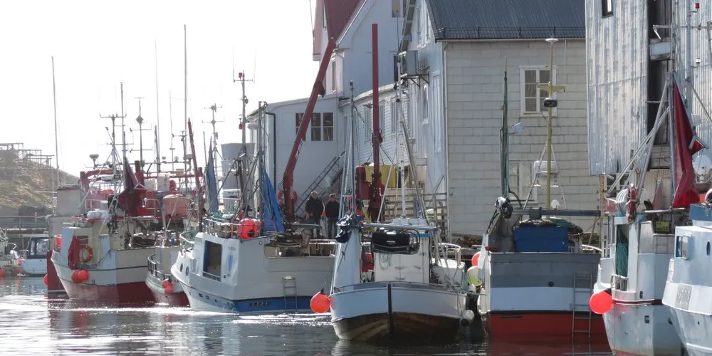SKAL MELDE: Fiskeri­myndighetene vurderer en elektronisk meldingsordning også for fiskeflåten under 15 meter. WWF-Norge er positiv til ordningen, mens nordlandsfiskerne protesterer. Foto: Jon Eirik Olsen