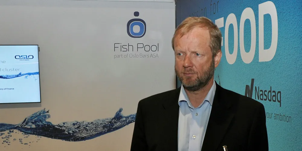 Administrerende direktør Søren Martens i Fish Pool merker voldsomme svingninger i lakseprisen for tiden. Det gir flere kontrakter til Fish Pool.