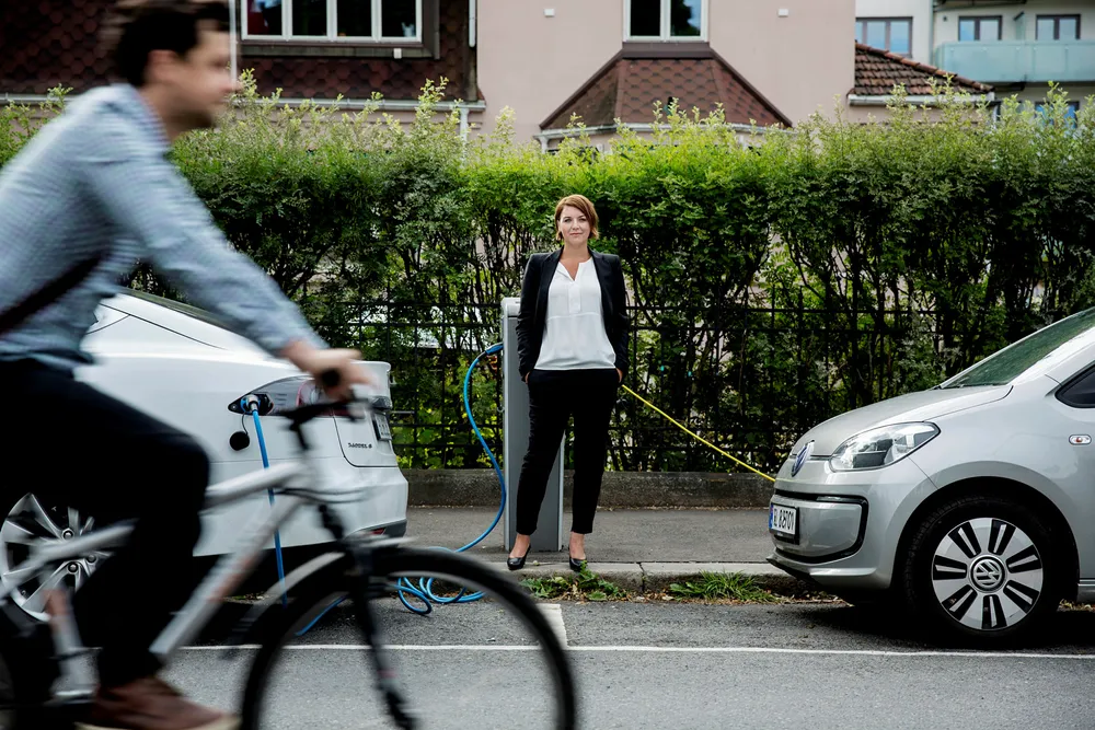 Christina Bu er generalsekretær i Norsk elbilforening og har funnet ut at bompenger er en av de store driverne innen elektrifiseringen av bilparken.