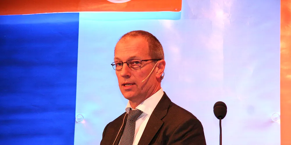 Henning Lund i Pareto Securities er usikker på om Marine Harvest lykkes med å kapre Cermaq.