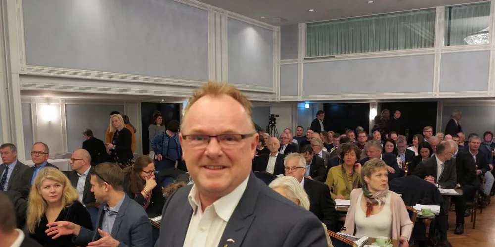 Fiskeriminister Per Sandberg kom med en rekke nyheter på årsmøtet til Fiskebåt. Først i rekken ligger en innstilling til Stortinget om pliktkommisjonen, som skal i statsråd 3. mars. Foto: Nils Torsvik