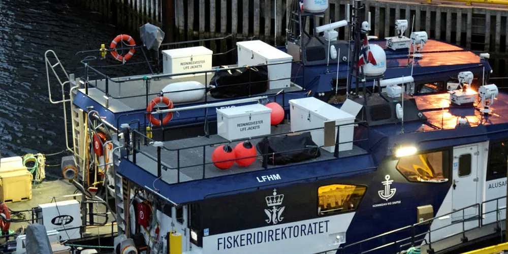 STILLE: Julestilleheten har senket seg over fiskeridirektoratets kontrollbåter «Eir» og «Rind», trygt fortøyd ved kai i Svolvær.
