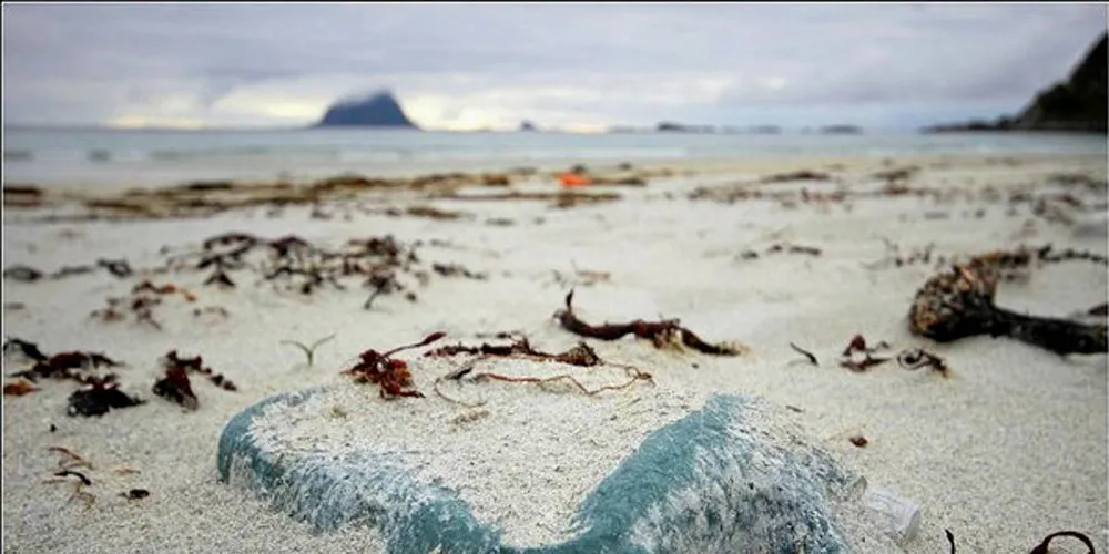 Klima- og miljødepartementet har bedt Miljødirektoratet om å utrede hvilke virkemidler som kan utløse en rask reduksjon i bruk av ulike engangsartikler som plastkanner.Foto: BO EIDE