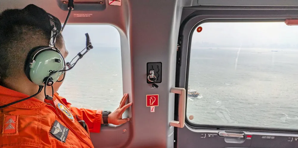 A Phillipines Coast Guard aircraft responds to the Terranova sinking. The incident caused an oil spill.