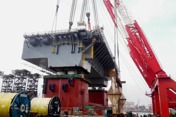Installation: Cosco Shipyard uses 2600MT floating crane to install completed upper hull module on Edrill-3