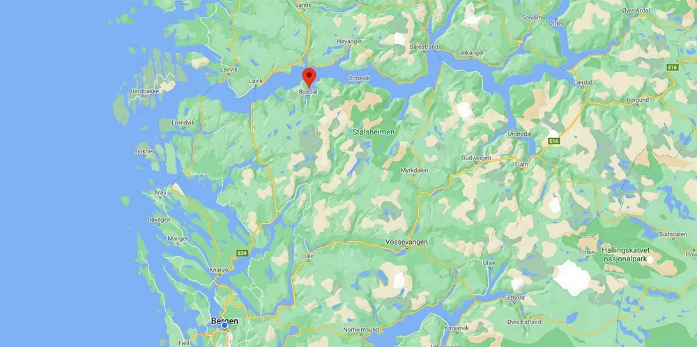 Auren rømde frå Fuglsetfjorden, ein fjordarm til Sognefjorden.