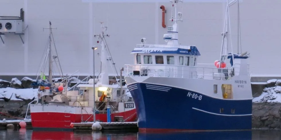 Myre i Vesterålen er base for mange kystfiskebåter under vinterfisket. Disse to illustrerer de forskjellige forutsetningene mange stiller med. Til venstre ligger ”Sjøtind” fra 1974, en aluminiumsbåt på 10,5 meters lengde. Til høyre ligger ”Havbryn”, en aluminiumsbåt fra 2012 på 10,97 meter.