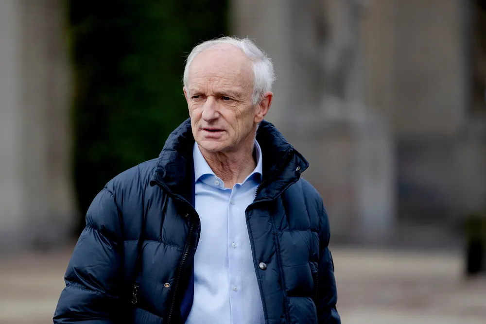 Kaffearvingen Berent Friele ble i fjor slått personlig konkurs. Han mener hans tidligere britiske forretningspartner forledet ham til investeringer og lån på flere hundre millioner knyttet til deres felleseide selskap og tilknyttede selskaper.