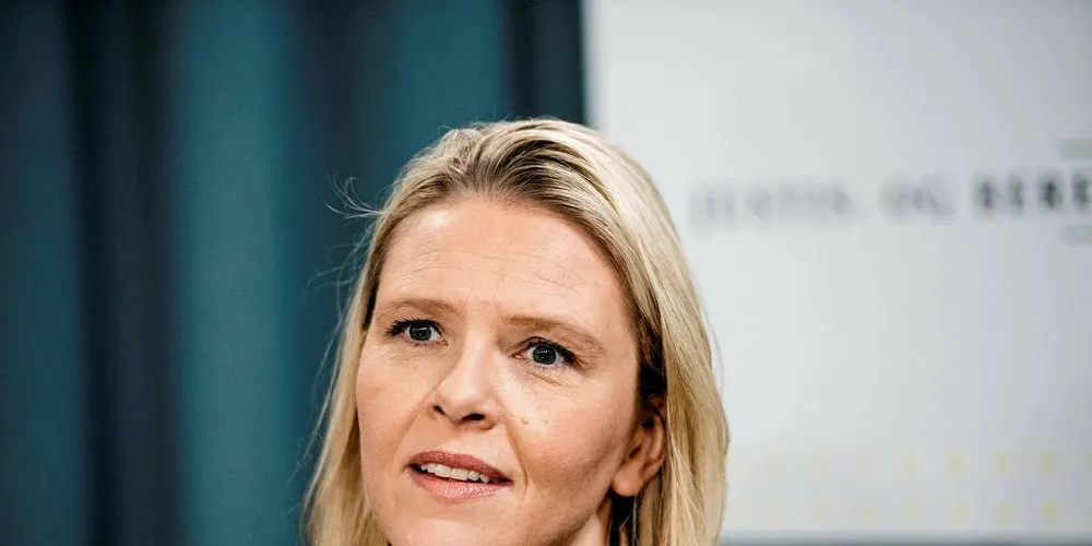 Sylvi Listhaug (Frp) mener det var riktig av Sandberg å trekke seg.Foto: Fartein Rudjord