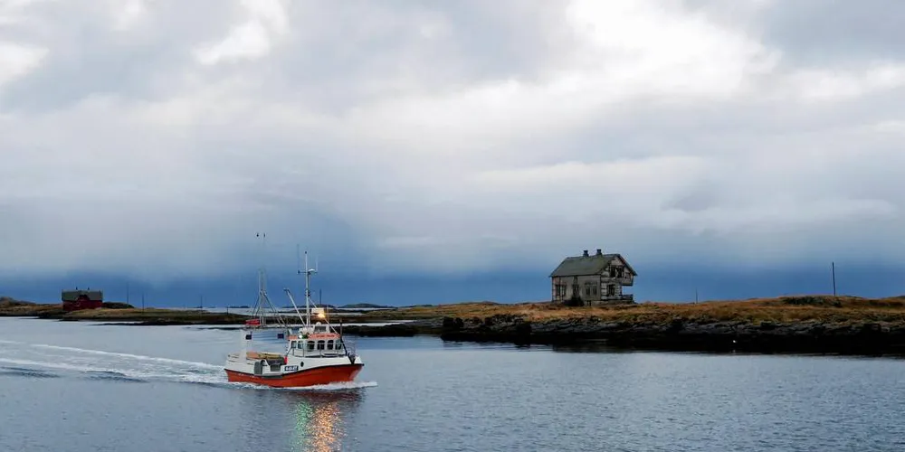 SAMLER SEG: Fiskerne på Røst organiserer seg utenfor Fiskarlaget.Foto: Kjersti Sandvik