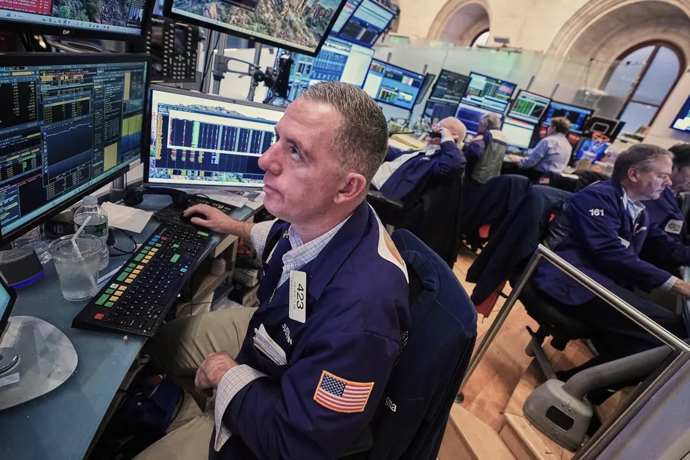 Aksjemarkedet har vært helspent i flere omganger i år. Her trader Justin Flinn på New York Stock Exchange (Nyse)
