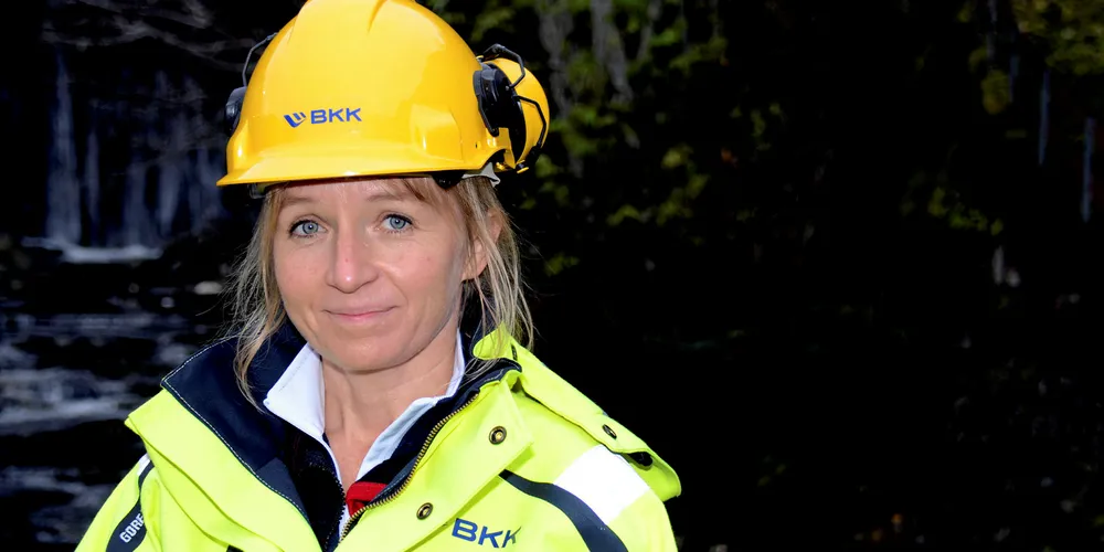 Konsernsjef Jannicke Hilland i BKK må konstatere at den tørre høsten reduserte vannkraftproduksjonen i BKK med 40 prosent sammenlignet med samme kvartal året før.