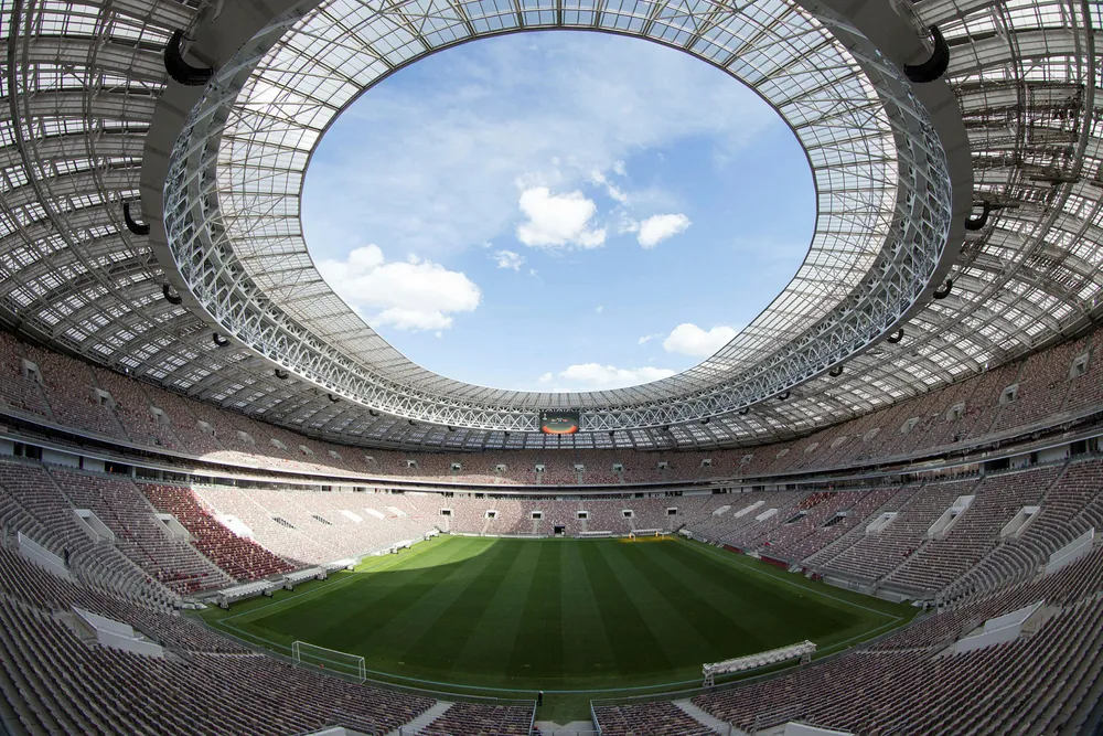 På denne stadion sparker vertsnasjonen Russland og motstander Saudi-Arabia i gang fotball-VM torsdag klokken 17:00 neste uke. Foto: Denis Tyrin/AP Photo/NTB Scanpix