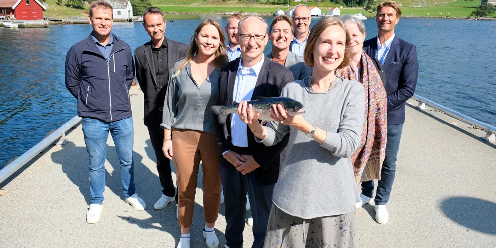 Næringsminister Iselin Nybø (V) i møte med gruppen som består av 18 aktører.