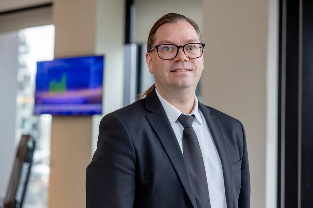 Sjeføkonom Marius Gonsholt Hov i Handelsbanken venter lite spenning på årets to siste rentemøter.