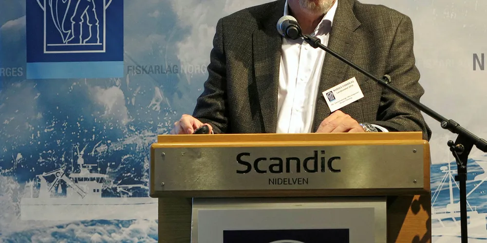 HAR LAGT BALLEN DØD: Otto Gregussen, generalsekretær i Norges Fiskarlag, redegjorde om organisasjonssaken på Fiskarlagets landsmøte torsdag.